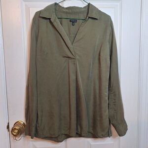 Talbots Olive Green Buttoned Back V Neck Long Sleeved Collared Shirt Grunge Sz M